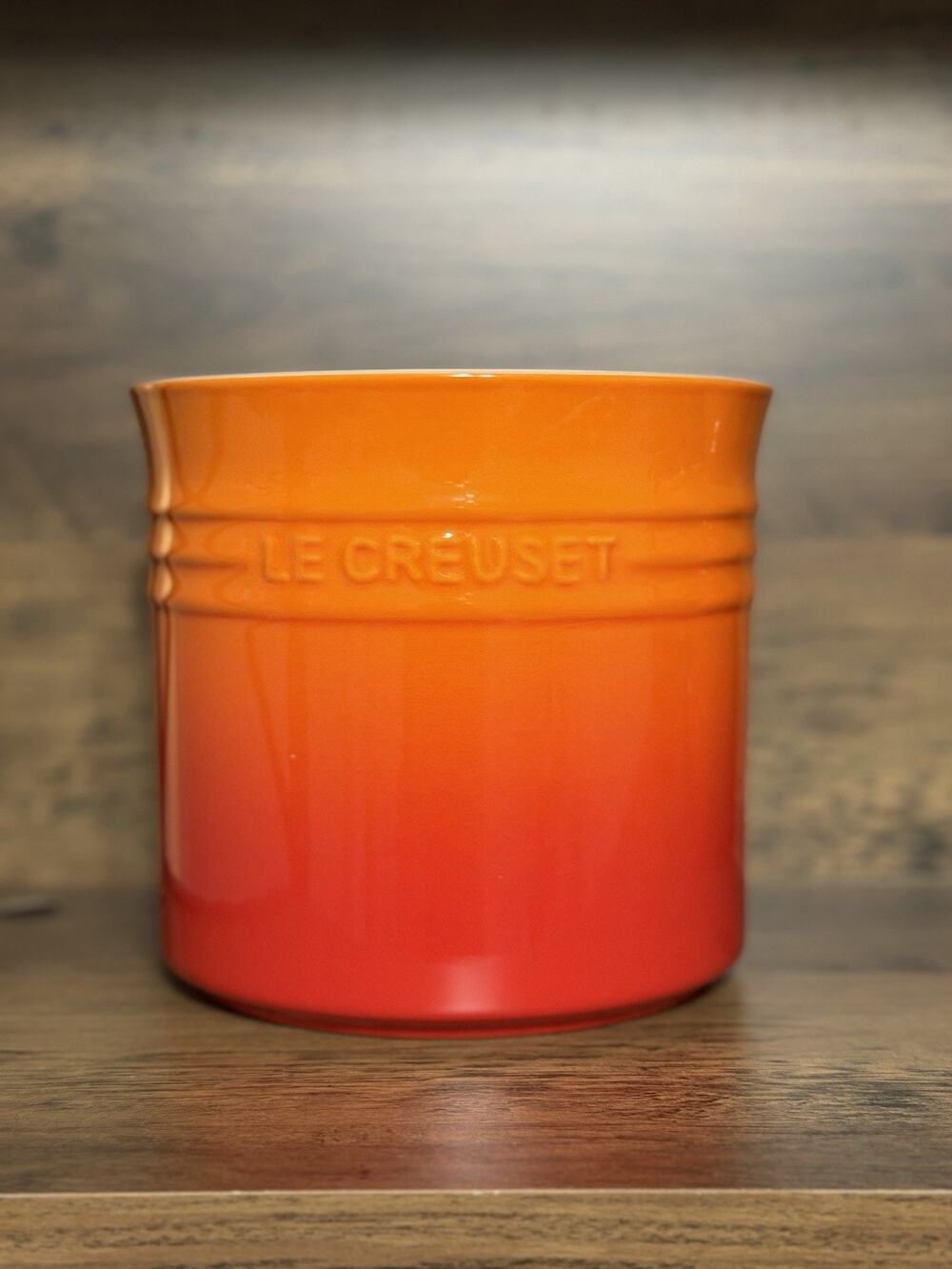 LE CREUSET STONEWARE 2.3 L UTENSIL CROCK IN FLAME 6”